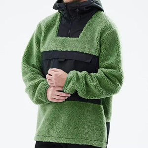 เสื้อฮู้ดผู้ชายสีเขียว ผ้าฟลีซ ทรงปกติ กันลม สวมใส่สบายในฤดูหนาว มีกระเป๋าเสื้อ ดีไซน์เชอร์ปา ผ้าขนสัตว์ 100% กันน้ำ - Product Image 1