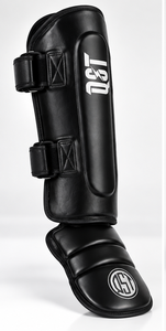 Espinilleras QST de Piel Sintética Acolchada para Muay Thai, MMA, Artes Marciales, Entrenamiento, Ligeras, con Cierre de Hebilla - Product Image 3