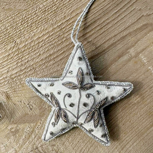 Nouvel ornement d'étoile perlée en argent Décoration d'arbre de Noël élégante avec perles de tube métallique, décor de vacances étincelant d'Inde - Product Image 4