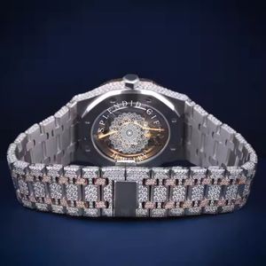 Splendide montre de luxe pour homme avec mouvement à quartz ETA, boîtier argenté en moissanite de 28 mm, cadran analogique en cristal de saphir et fermoir dissimulé - Product Image 2