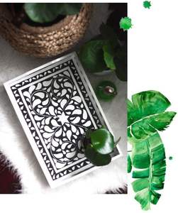 Bandeja de Hueso Incrustado Hecha a Mano con Diseño Floral para Exhibir Perfumes, Joyas, Velas o Accesorios - Product Image 1