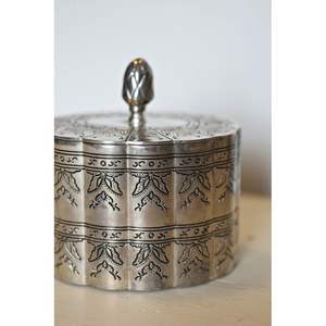 Caja de Dinero Sindoor Dibbi Decorativa de Latón y Cobre para Decoración de Mandir - Product Image 2