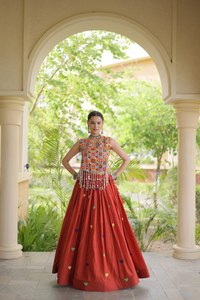 Conjunto de Lehenga Choli de Algodón para Mujer, Estampado Étnico Indio, con Trabajo de Gota Patti y Espejos, Especial para Navratri - Product Image 1