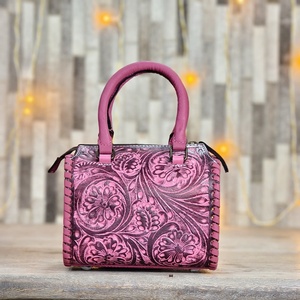 Nuevos Bolsos de Hombro Mini de Cuero Genuino 100% Hechos a Mano con Diseño Floral Estilo Western en Color Rosa - Product Image 2