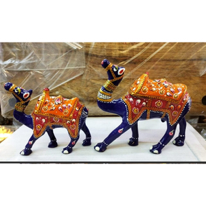 Figurines de chameaux Rajasthani Art Déco peintes à la main, lot de 2, pour Diwali et mariage - Product Image 2
