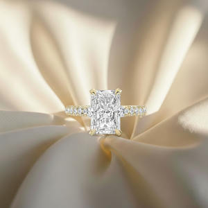 Anillo de Diamante Cultivado en Laboratorio con Corte Esmeralda de 3.86Ct, Oro de 14KT, Estilo Único, Ligero, Anillo de Compromiso Elegante, Joyería Esmeralda para Mujer - Product Image 1