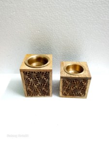 Brûleur d'encens religieux en bois de manguier éco-responsable fait main avec motif rose, diffuseur aromatique pour une utilisation toute l'année - Product Image 5