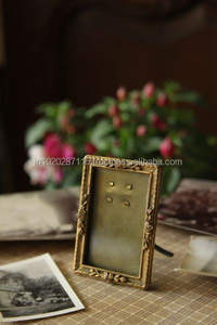 Marco de fotos de metal premium para decoración moderna del hogar que muestra un diseño elegante, durabilidad, estilo y acabado de calidad. - Product Image 5