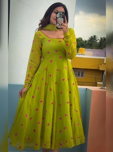 เดรสยาวพิมพ์ลายสไตล์ลำลองน่ารักแฟชั่นใหม่ประจำฤดูร้อนปี 2026 ของ ARYA สำหรับผู้หญิงไซส์พลัส คอวี ผ้าเรยอน - Product Image 3