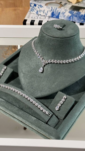 Conjunto de Joyería Nupcial con Circonitas - Collar en Y, Pendientes, Pulsera y Anillo de Plata de Ley con Baño de Oro Rosa en Forma de Y - Product Image 3
