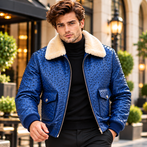 Chaqueta de aviador para hombre en cuero con tachuelas y cuello de piel, chaqueta de invierno cálida con cierre de cremallera y puños acanalados. - Product Image 5