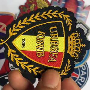 Insignias Metálicas Personalizables de Alta Calidad para Camisetas de Equipo con Parches Bordados Detallados y Decoración de Encaje Tejido - Product Image 2