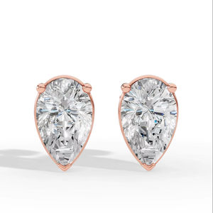 Pendientes Solitarios Icónicos con Diamante Cultivado en Laboratorio, Corte Pera, Tres Puntas, Oro de 18K, Joyería Fina de Lujo, Proveedor Mayorista - Product Image 2