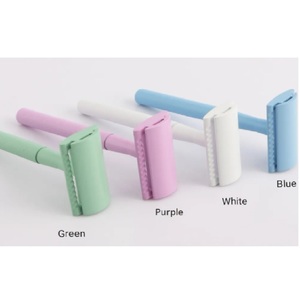 Rasoir de sécurité écologique Maclura à double lame rotative en métal bleu clair avec poignée antidérapante et support pour usage corporel - Product Image 6