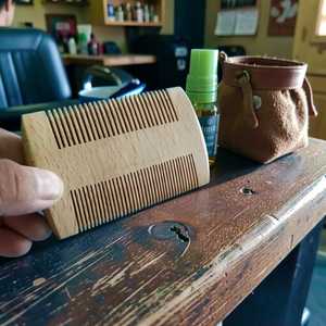 Outil à barbe en bois fait main de qualité supérieure, entretien naturel de la barbe pour hommes au meilleur prix - Product Image 6
