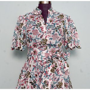 Robe midi en coton pour femme, imprimé floral, col en V, manches courtes, style bohème, pour mariages, tenue décontractée, soirée, ou comme cache-maillot de bain, avec laçage - Product Image 4