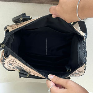 Bolso de Fin de Semana Cruzado de Cuero Genuino Grabado a Mano con Diseño Floral, Estilo Vintage, Personalizado, Novedad 2026, Perfecto para Unisex - Product Image 6