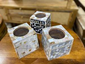 Porte-encens NoorLuxe Pearl Bakhoor, incrustation de nacre de qualité supérieure, brûleur d'encens avec design artistique en mosaïque de coquillages pour une ambiance sophistiquée - Product Image 5