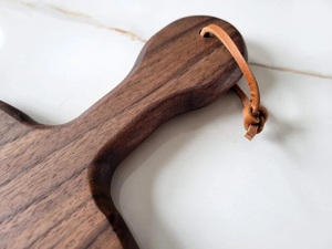 Planche à découper haut de gamme avec poignée ergonomique, surface de coupe durable, grain élégant, prise en main facile, idéale pour la préparation quotidienne en cuisine - Product Image 4