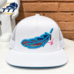 Gorra Trucker Personalizada de 5 Paneles con Malla Blanca, Logotipo Bordado en Azul, Cierre a Presión, Fabricante Vietnamita, OEM, ODM, Venta al Por Mayor, Fábrica de Gorras Trucker - Product Image 1