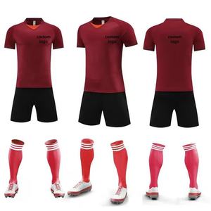 Vêtements de football professionnels, fabricant de tenues de football personnalisées, ensemble maillot et short d'équipe, vêtements de sport légers et durables - Product Image 4