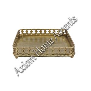 Bandeja de latón de diseño moderno con acabado elegante, perfecta para fiestas navideñas de Axiom Home Accents - Product Image 5