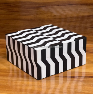 Caja de artesanía de resina de madera de diseño geométrico moderno para recuerdo de joyería y almacenamiento de vacaciones para decoración del hogar y regalo - Product Image 1