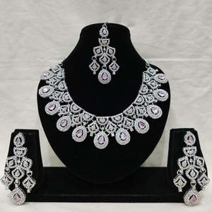 ชุดสร้อยคอแฟชั่นเพชรแบบอเมริกัน - สง่างามและเปล่งประกาย - Product Image 1