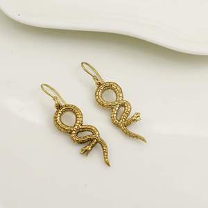 Boucles d'oreilles pendantes serpent plaqué or, design animal vintage, bijoux de mode unisexe en alliage - Product Image 3