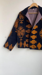 Veste kimono en velours faite à la main, broderie Suzani, poche avant |   Couette écologique respirante anti-rides 100% coton style bohème - Product Image 2