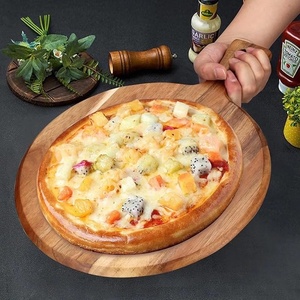 Tabla de cortar redonda de madera con mango para uso en la cocina - Product Image 3