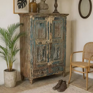 Armoires européennes en bois sculptées à la main, grandes, naturelles, personnalisées, pour la décoration des chambres d'hôtel et de la maison, style antique et design. - Product Image 1