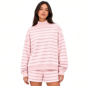 Ensemble décontracté deux pièces pour femme : sweat-shirt rayé à col roulé et short ample en coton tricoté 100 %, longueur au-dessus du genou, idéal printemps-été - Product Image 1