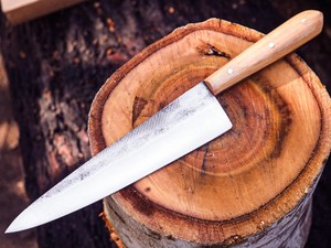 Couteau de chef artisanal en acier forgé à haute teneur en carbone avec manche en bois d'olivier pour la cuisine professionnelle - Product Image 6