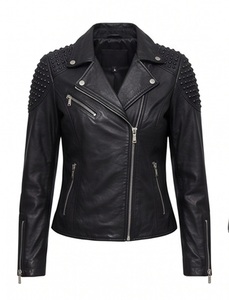 Chaqueta de cuero negra para mujer al por mayor, estilo motero con hombros con tachuelas, abrigo asimétrico, proveedor de ropa exterior de corte ajustado personalizado - Product Image 4