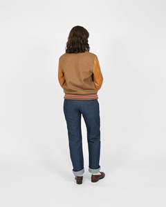 Blouson Bomber Varsity Personnalisé pour Femme en Laine et Cuir – Corps en Laine Premium, Manches en Cuir, Poignets Côtelés et Boutons Pression – Tendance - Product Image 4