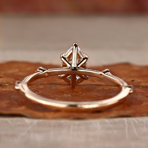 Bague de fiançailles en moissanite taille poire, bague solitaire minimaliste en or rose, bague de mariée pour femme, bijoux de mariage - Product Image 2