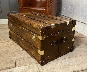 Table basse en bois de manguier faite à la main avec coffre de rangement, en cuir buff et laiton clouté, meuble vintage pour salon - Product Image 3