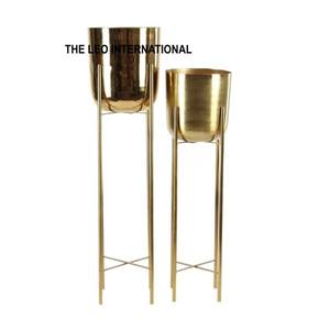 Pot de fleurs en métal doré durable avec un style moderne, idéal pour la décoration de la maison, du jardin et du balcon, au prix de gros en provenance d'Inde. - Product Image 4