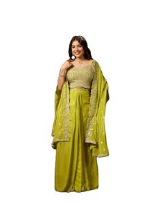 Ensemble de robe sirène ethnique brodée Noor-e-Pista, taille naturelle, longueur ras du sol, décolleté cœur, motif floral, toutes saisons - Product Image 1