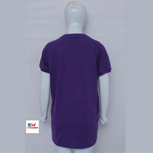 Camiseta deportiva para mujer, suave, ligera y transpirable, diseño de bloques de color verde y rosa, mangas cortas con detalle de rayas. - Product Image 4