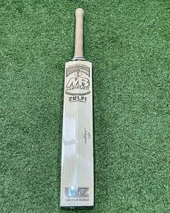 ไม้คริกเก็ต MB Malik UMZ Zulfi Legend Edition รุ่นทนทาน น้ำหนักเบา ทำจากไม้ Willow สำหรับคนถนัดขวา/ซ้าย พร้อมปลอกหุ้มและแผ่นกันลื่นฟรี - Product Image 3