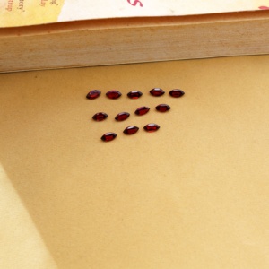 12 pierres précieuses de grenat facettées taille marquise 100 % naturelles, 4x8 mm, évaluées par un tiers pour la fabrication de bijoux, origine Rajasthan - Product Image 4