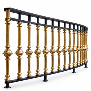 Rampe en laiton courbée avec balustres en forme de globe et accents de cadre noir, main courante et balustrade en métal - Product Image 2