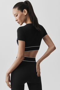 Débardeur court noir en molleton non tissé pour femme, col rond, manches courtes, minimaliste, respirant, pour l'entraînement, en polyester/coton - Product Image 2