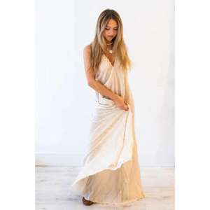 Elegante Vestido Maxi Boho Moderno con Cintura Natural, Escote en V Suave, Delicadas Tirantes Finas, Tejido de Algodón Transpirable y Ecológico - Product Image 2