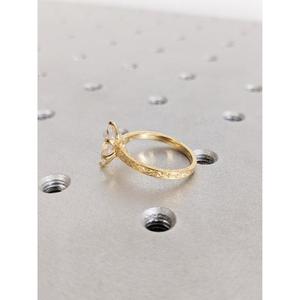 Anillo Solitario de Diamante Corte Marquesa en Oro Amarillo con Banda Grabada Vintage, Anillo de Compromiso Delicado, Joyería Fina Hecha a Mano - Product Image 4