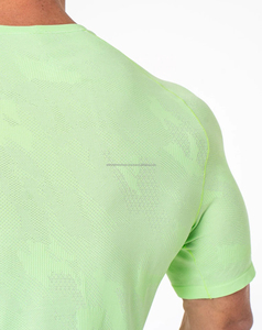 เสื้อยืดผู้ชายสีเขียวเข้มแบบไร้ตะเข็บ คุณภาพพรีเมียม ระบายอากาศได้ดี แห้งเร็ว ทรงเข้ารูป แขนยาว ผลิตจากผ้าสแปนเด็กซ์/โพลีเอสเตอร์ - Product Image 5