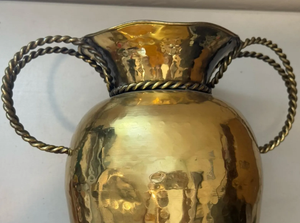 Jarrón de suelo tradicional de latón con asas de cuerda, acabado martillado, jarrón decorativo de metal, jarrón de latón con doble asa hecho a mano, venta al por mayor - Product Image 4