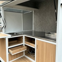 Camion de restauration de style Piaggio avec cuisine complète, chariot mobile à 3 roues pour le café, la crème glacée, les desserts et le service de boissons